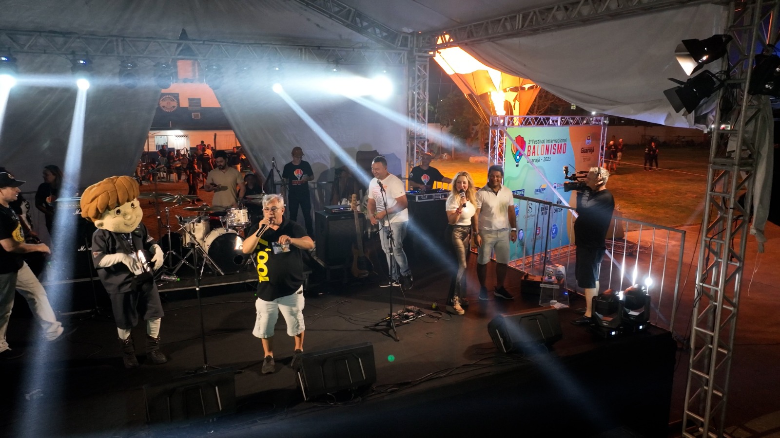 Artistas agitam Festival Internacional de Balonismo em SP