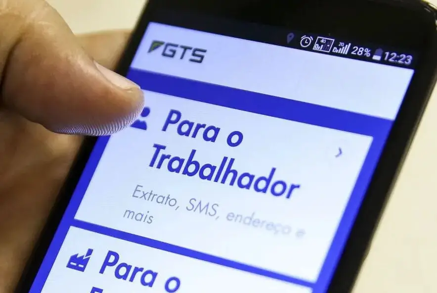 Antecipação de FGTS oferece condições específicas