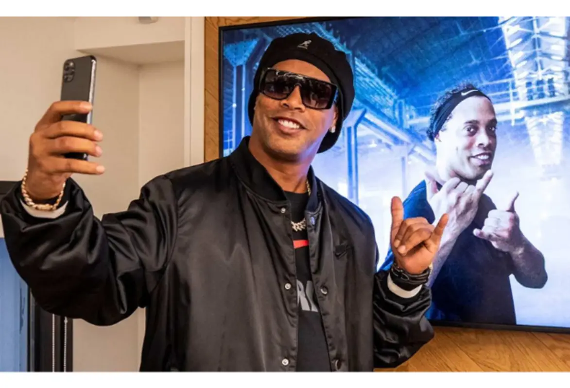 Chip2Go nomeia Ronaldinho Gaúcho embaixador e lança E-Sim