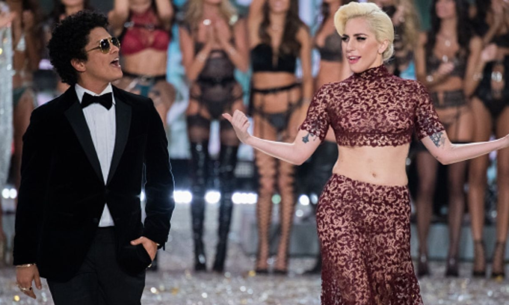 Bruno Mars & Lady Gaga - Imagem: Victoria Secrets Fashion Show 2016