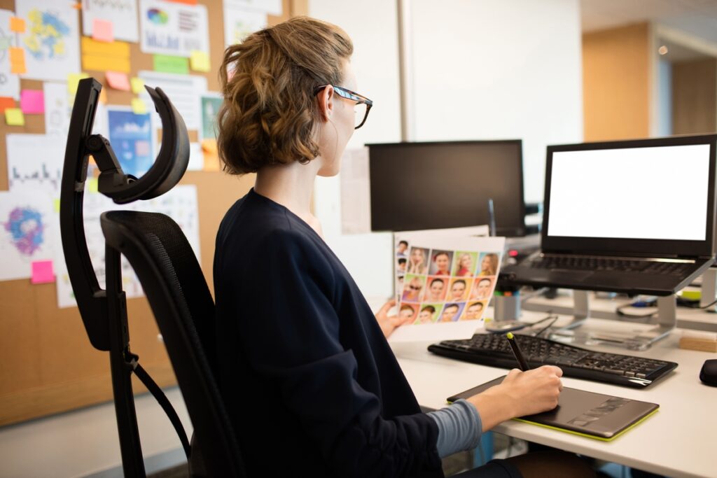 Ergonomia impulsiona bem-estar e produtividade no trabalho