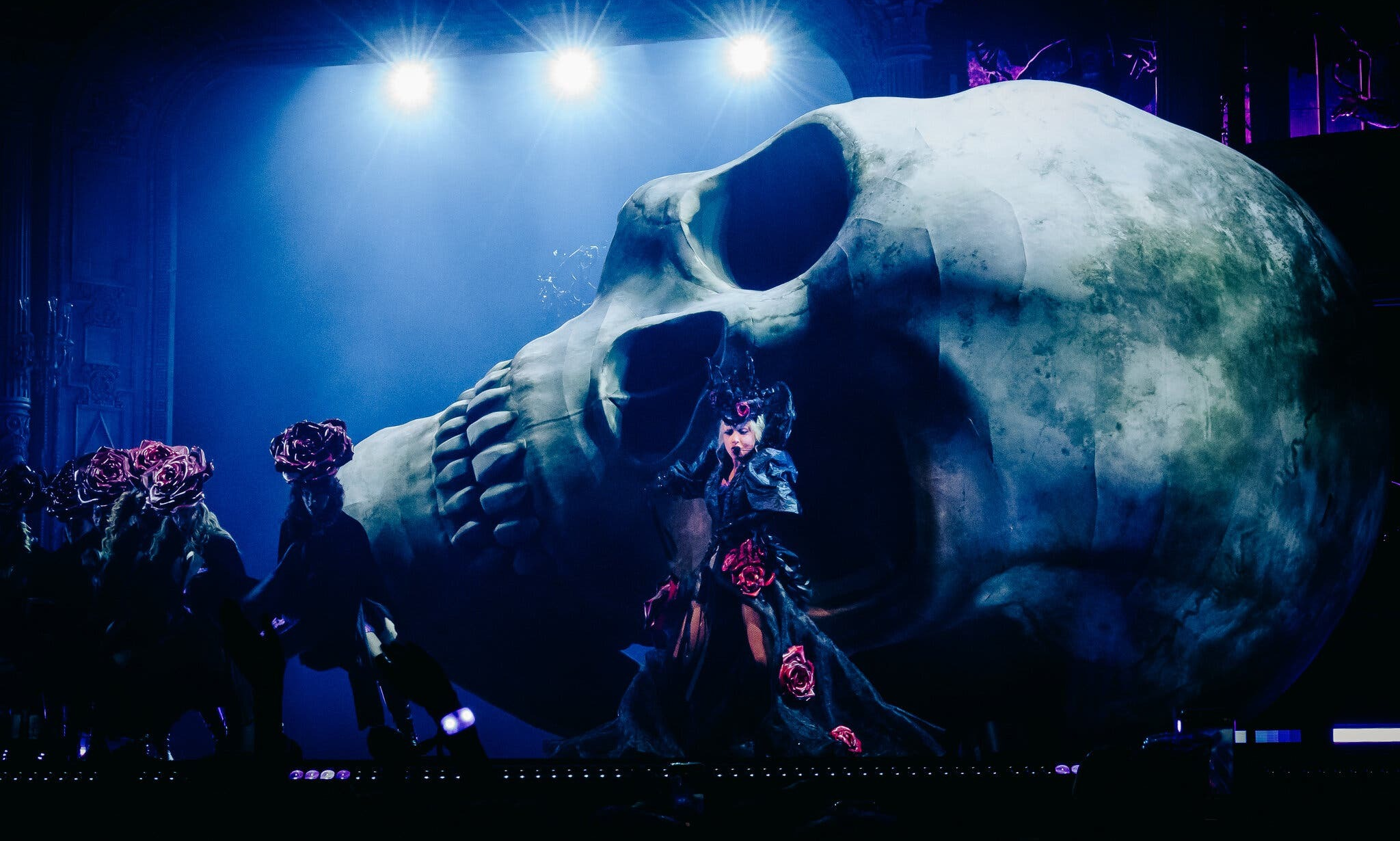 Lady Gaga se apresentando na "The MAYHEM Ball" no Madison Square Garden (22/08/2025) - Imagem: Reprodução