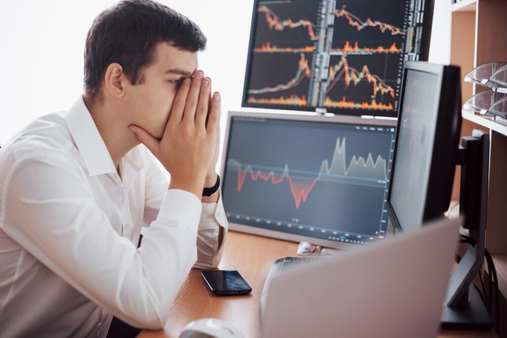 Golpistas usam IA para criar falsas oportunidades de investimentos