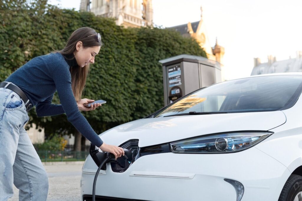Condomínios têm até 2026 para se adequar a carros elétricos