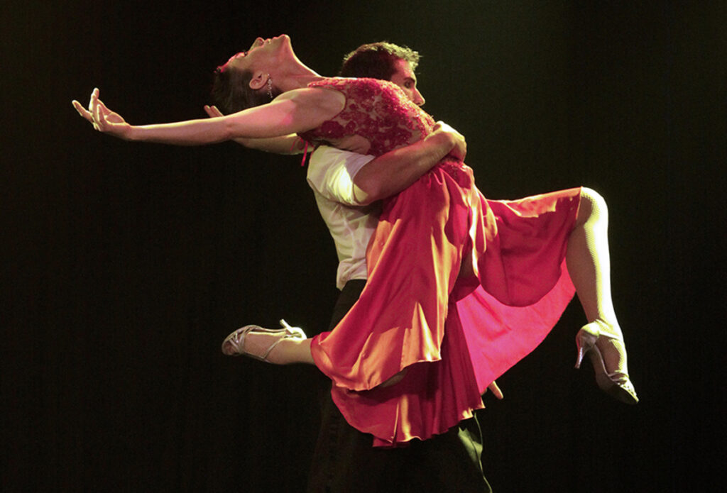 Espetáculo que conta a história do tango estreia no Brasil