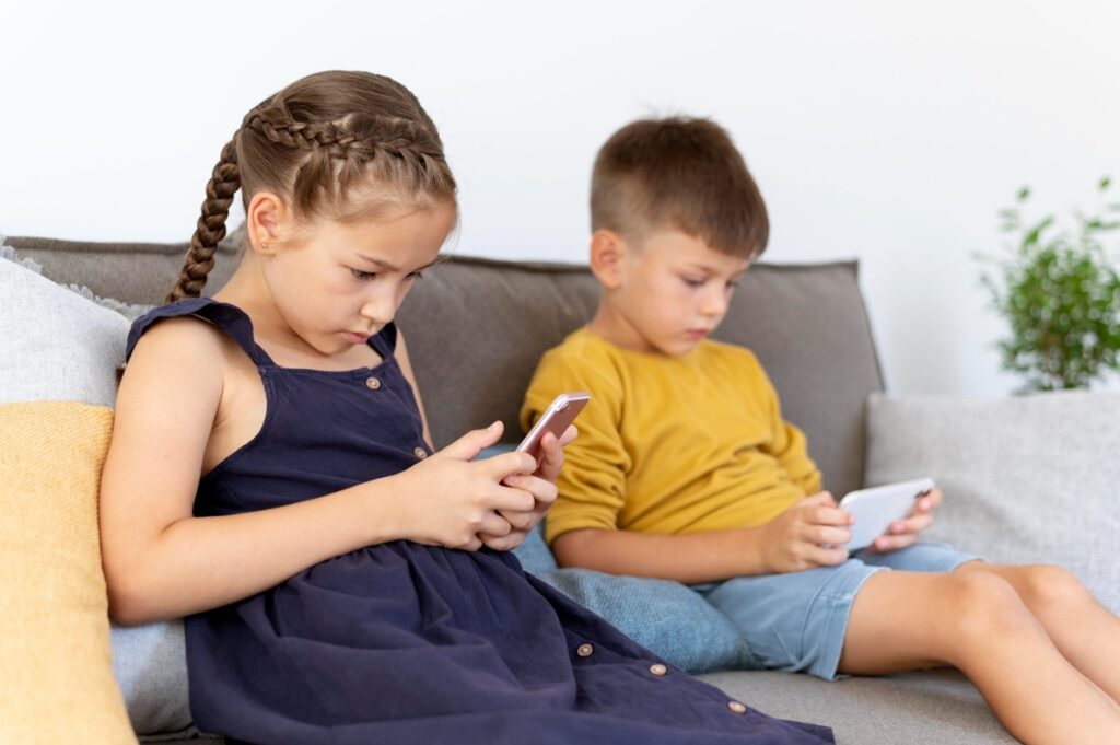 Uso de apps espiões dispara e põe segurança infantil em alerta