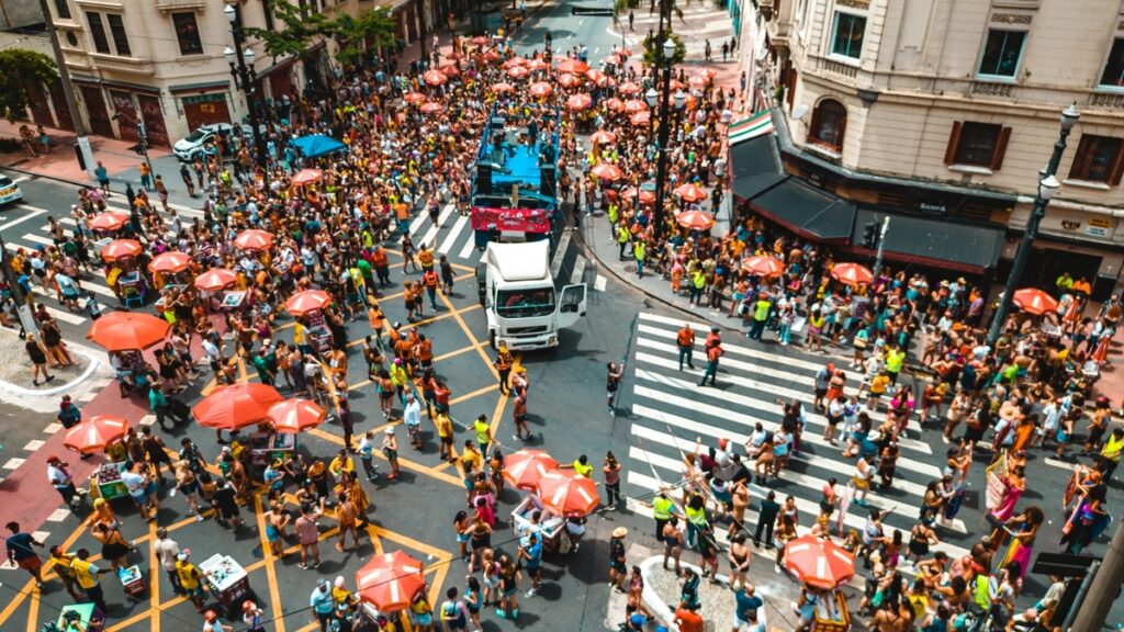 Carnaval amplia risco de golpes com Pix e pagamentos por aproximação