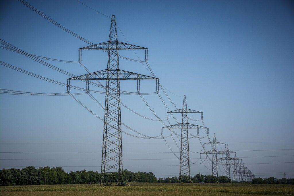Setor elétrico busca equilibrar oferta solar e pico de carga