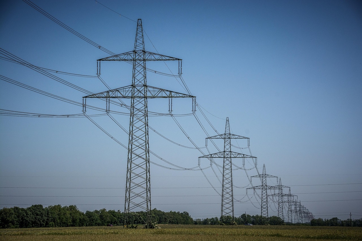 Setor elétrico busca equilibrar oferta solar e pico de carga