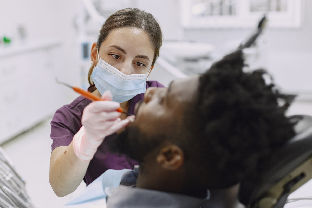 Saúde odontológica atrai brasileiros para clínicas europeias