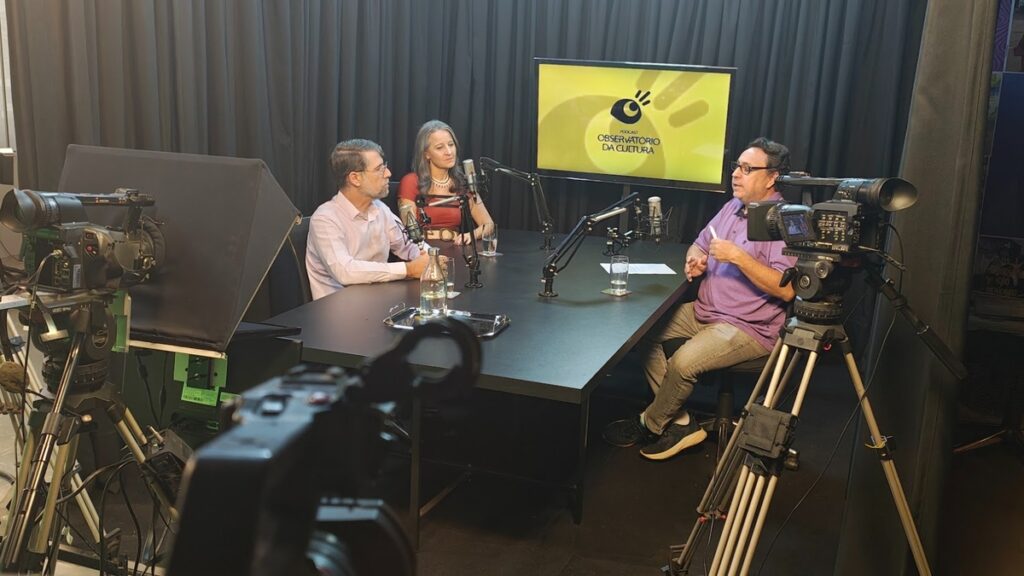 Podcast Observatório da Cultura chega à TV e ao rádio