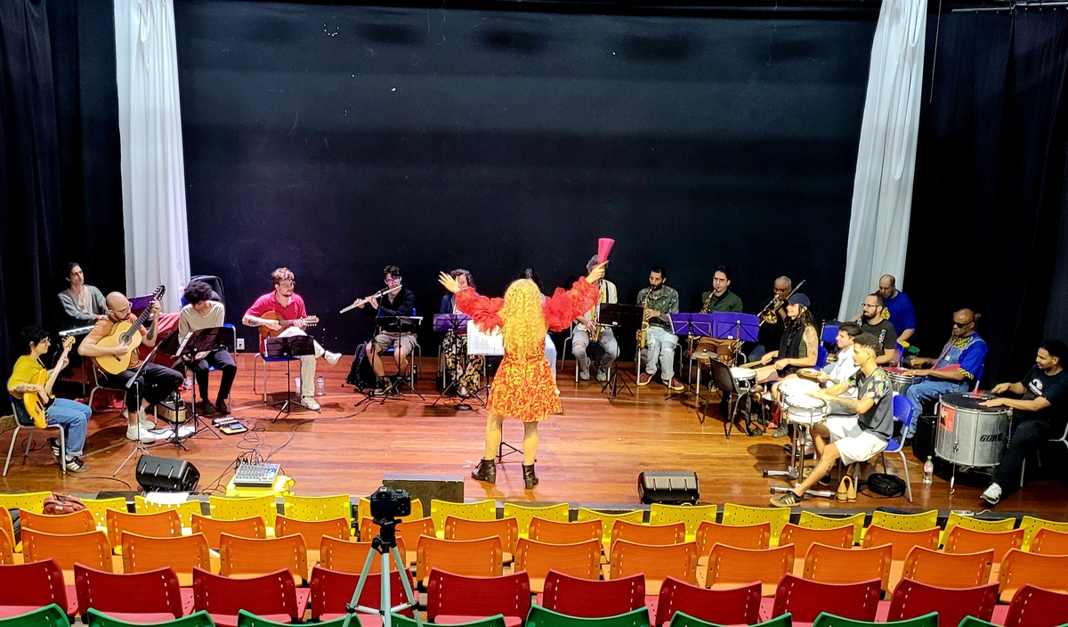 Espreme a Pitanga estreia temporada com maestrina drag