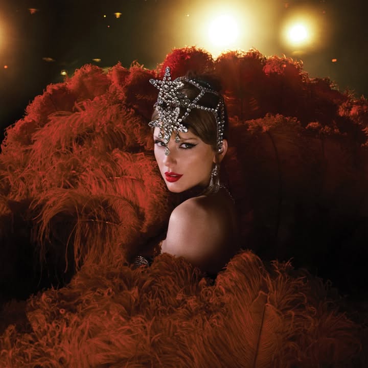 Imagem com título de publicação mostrando várias indicações ao Grammy 2027 para Taylor Swift e projetos como The Life of a Showgirl, The Fate of Ophelia, I Knew It, I Knew You e The Eras Tour: The Final Show. Contém listas de categorias indicadas para cada título, incluindo Álbum do Ano, Gravação do Ano, Canção do Ano, Melhor Performance, entre outras.