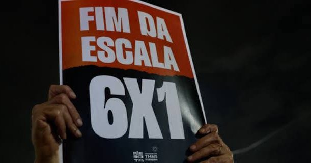 Imagem ilustrando a implementação de uma nova legislação trabalhista no Brasil: notícia sobre a PEC do Fim da Escala 6x1, promovendo dois dias de folga por semana e redução gradual da jornada para até 40 horas semanais.